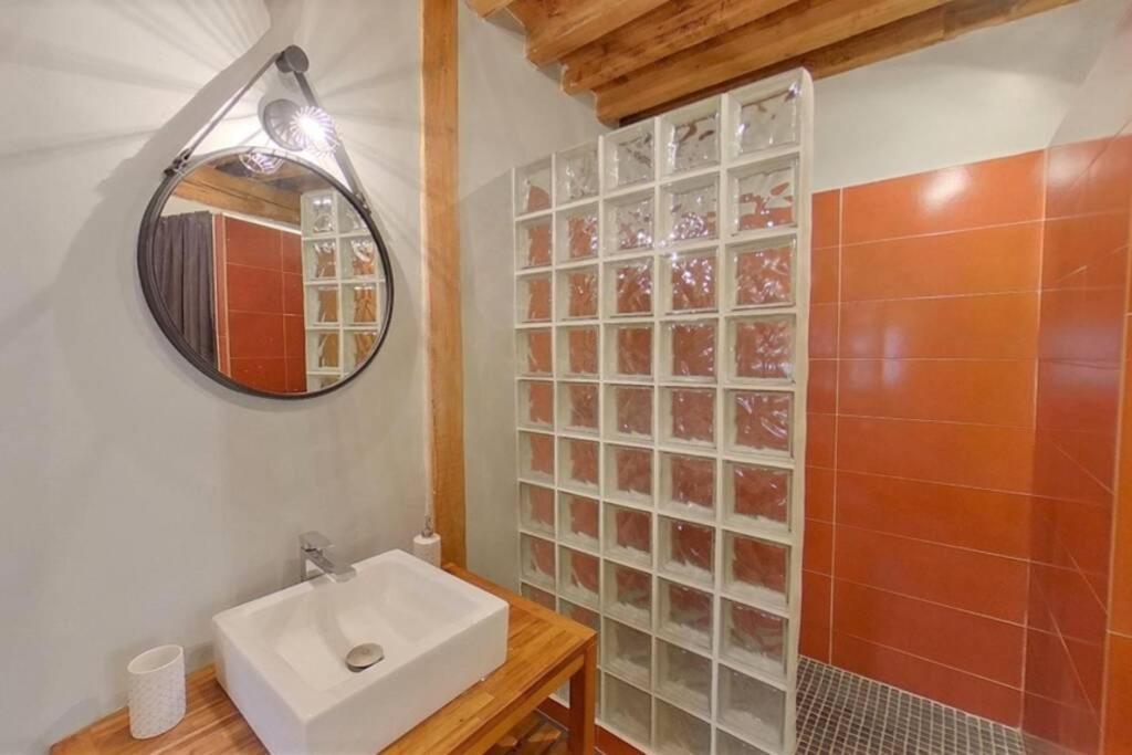 Maison De Charme Dans Le Centre Historique , Wifi Clim 6 Pers Calme Et Confort Lejlighed Arles Eksteriør billede